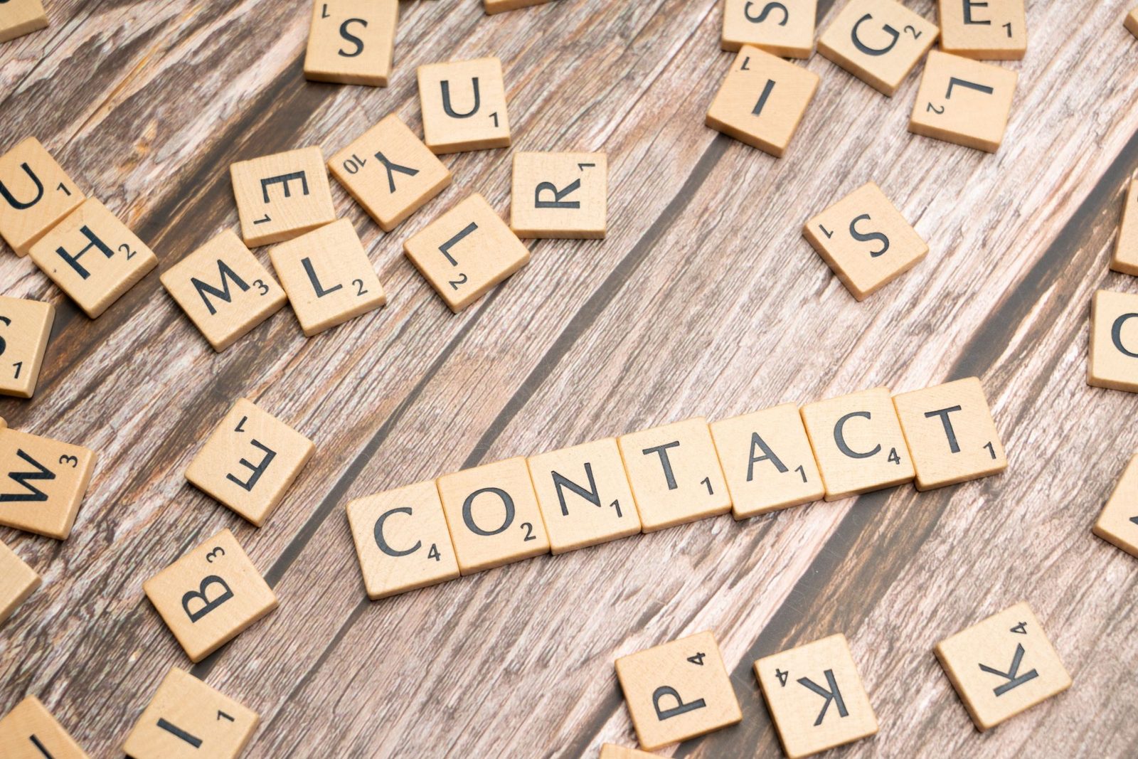 How to Find the Right Brands to Pitch as a Creator (6 Methods)